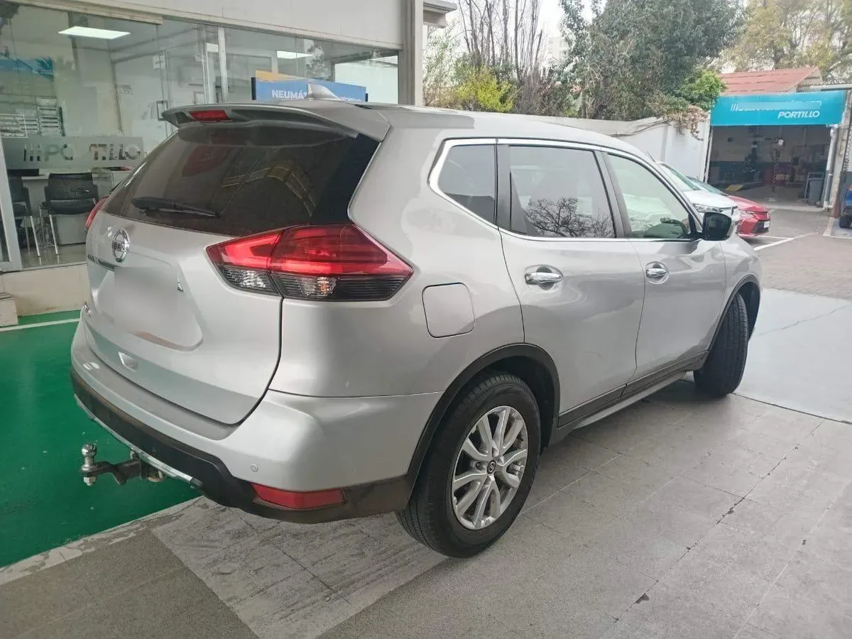 Nissan X-Trail 2.5 Sense 4x2 2row Cvt At 5p año 2023