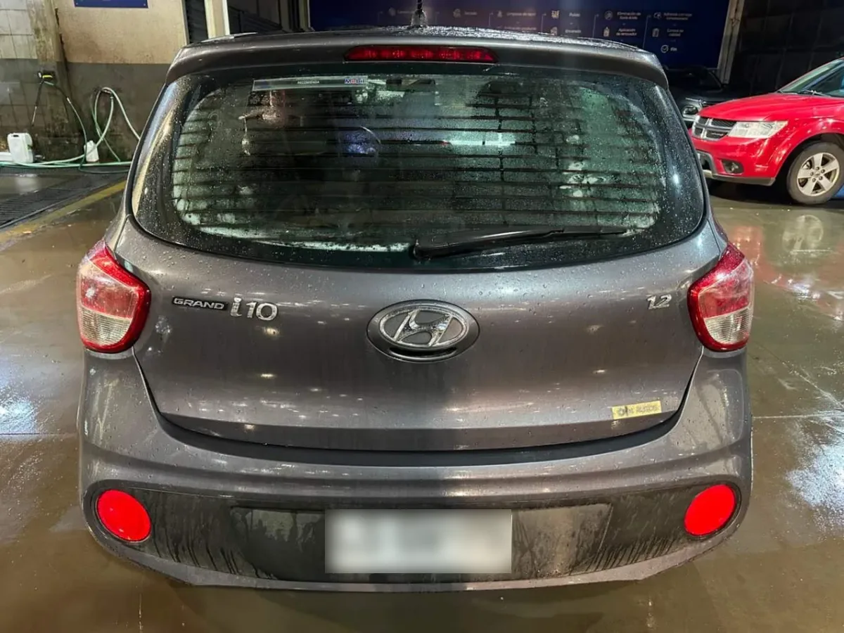 Hyundai Grand I10 1.2 Gls 4x2 Hb Ac 2ab Abs Mt 5p año 2020