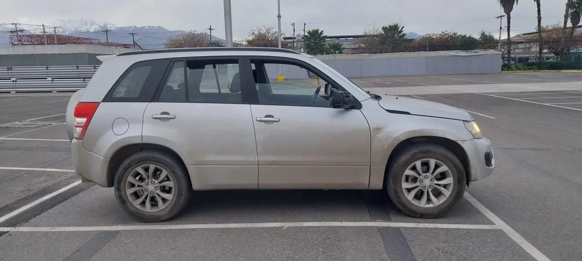 Suzuki Grand Nomade 2.4 Glx Se 2wd At 5p año 2019