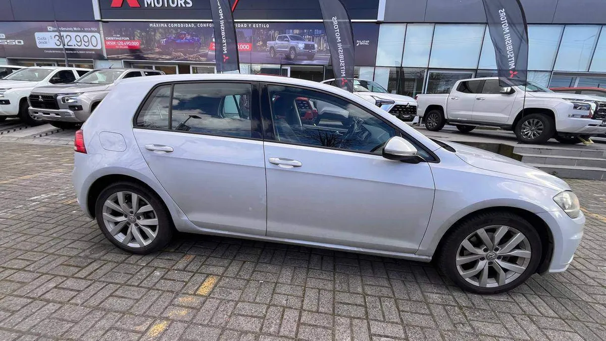 Volkswagen Golf 1.4 Highline 4x2 Hb At 5p año 2019