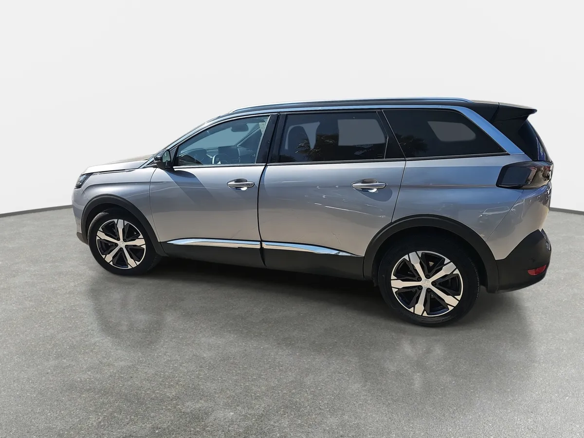Peugeot 5008 1.5 Allure Pack Bluehdi 130 4x2 Eat8 5p año 2025