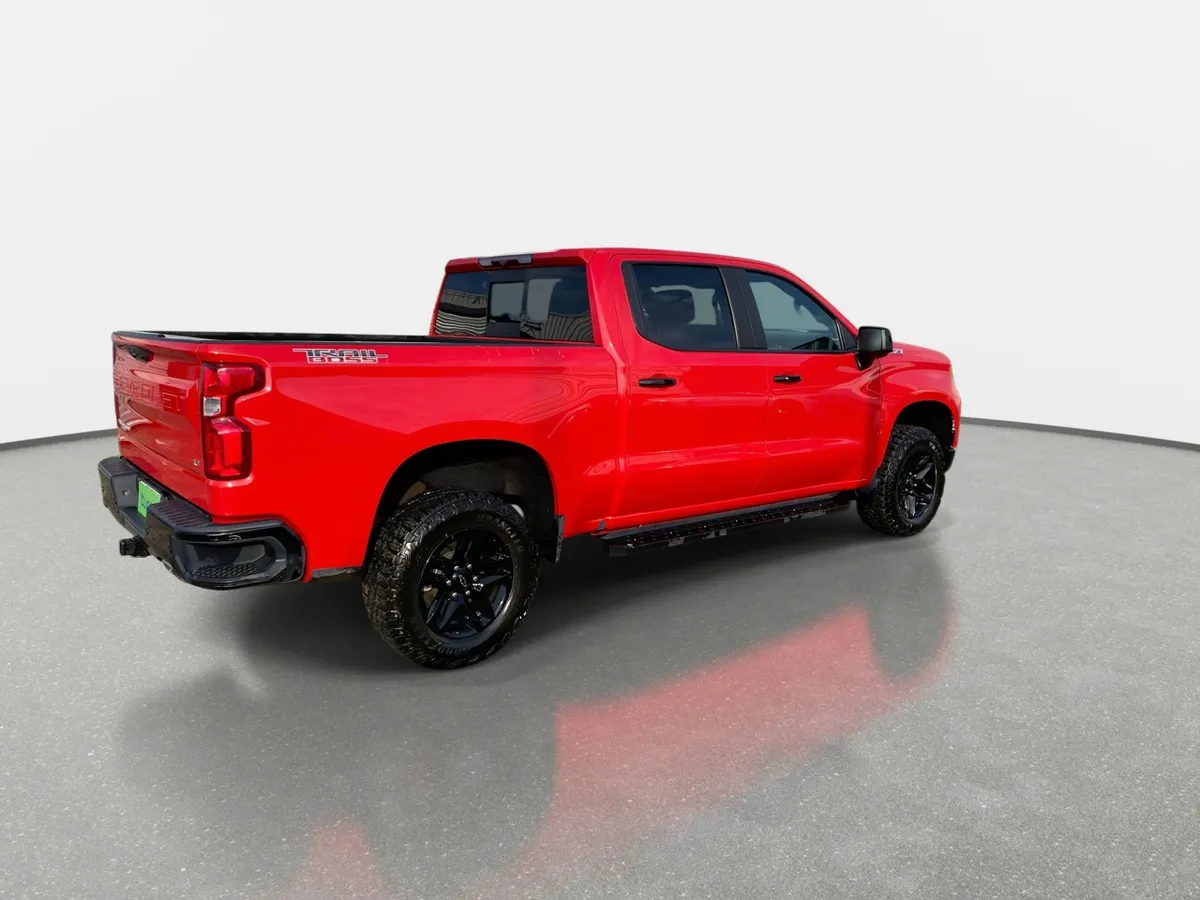 Chevrolet Silverado 5.3 Lt R Trail Boss Z71 4x4 At 4p año 2024