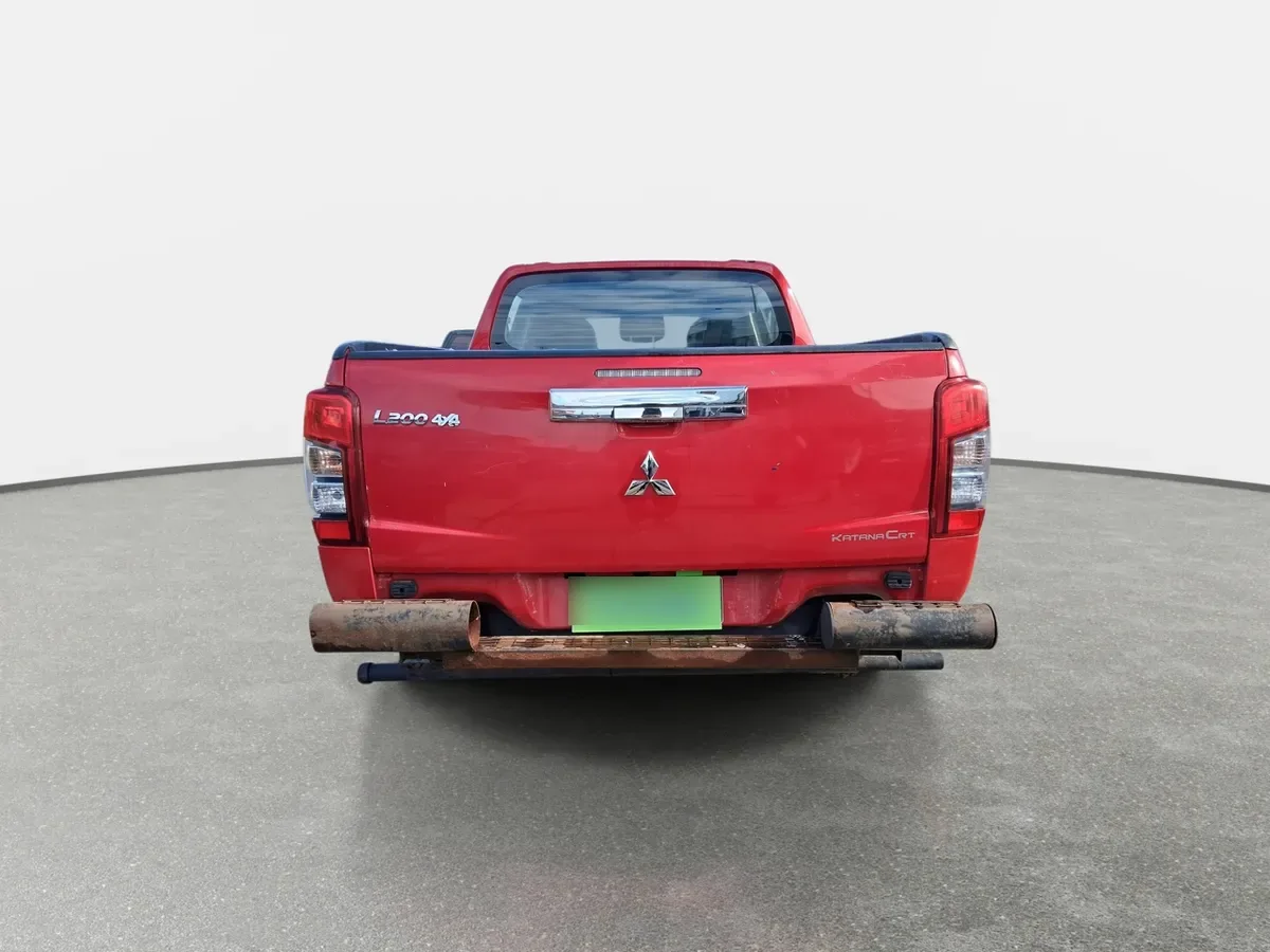 Mitsubishi L200 2.2 Katana Crt Diesel Dob. Cab. 4x4 Mt 4p año 2024