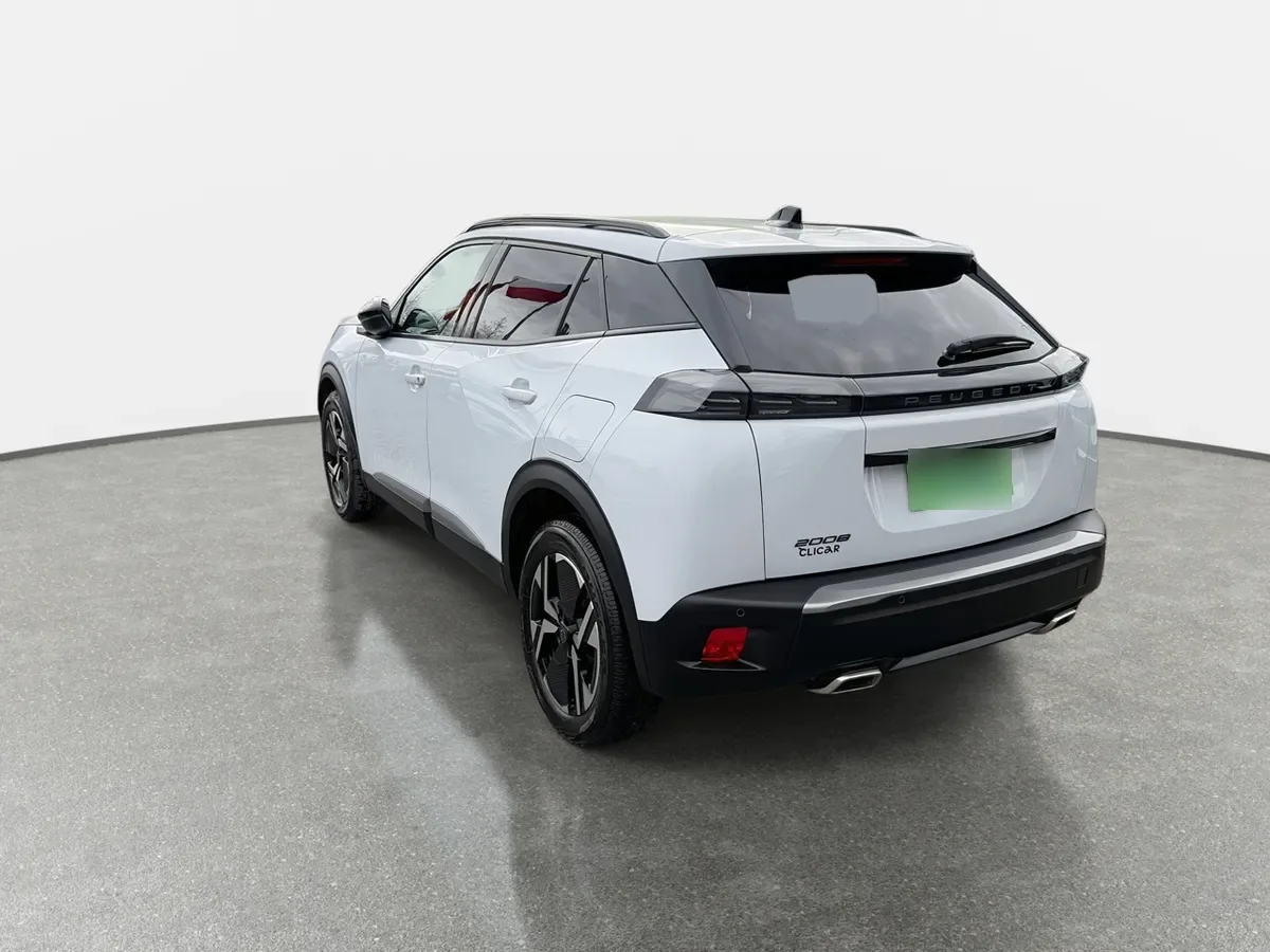 Peugeot 2008 1.2 Allure Pack Puretech 130 4x2 Mt 5p año 2024