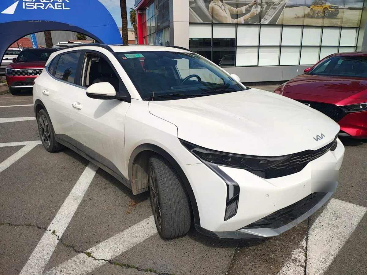 Kia K3 Cross 1.6 Ex Full 4x2 Mt 5p año 2024