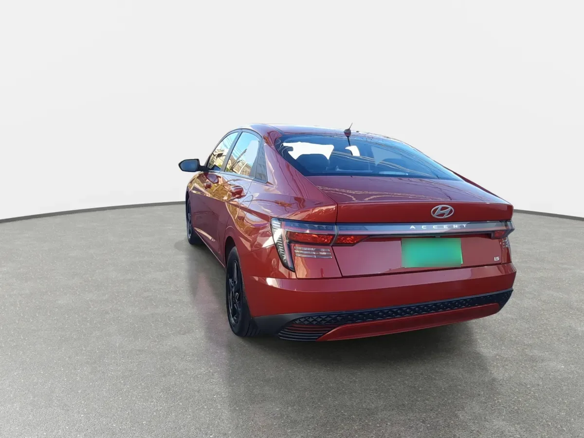 Hyundai Accent 1.5 Design 4x2 Mt 4p año 2024