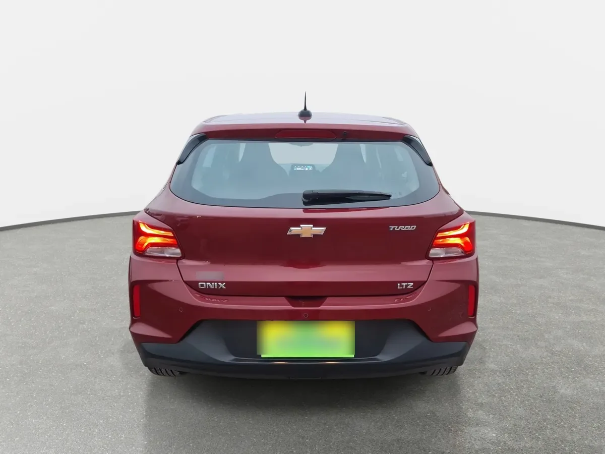 Chevrolet Onix 1.0t Ltz R 4x2 Hb Mt 5p año 2024