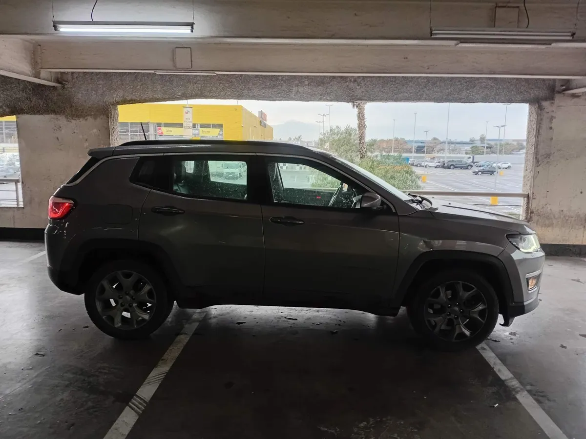 Jeep Compass 2.4 Longitude 4x2 Radio 7 At 5p año 2021