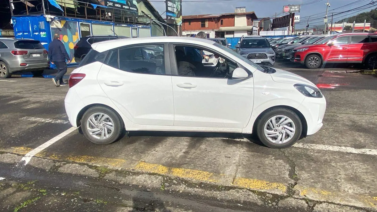 Hyundai Grand I10 1.2 Plus 4x2 Hb Mt 5p año 2022