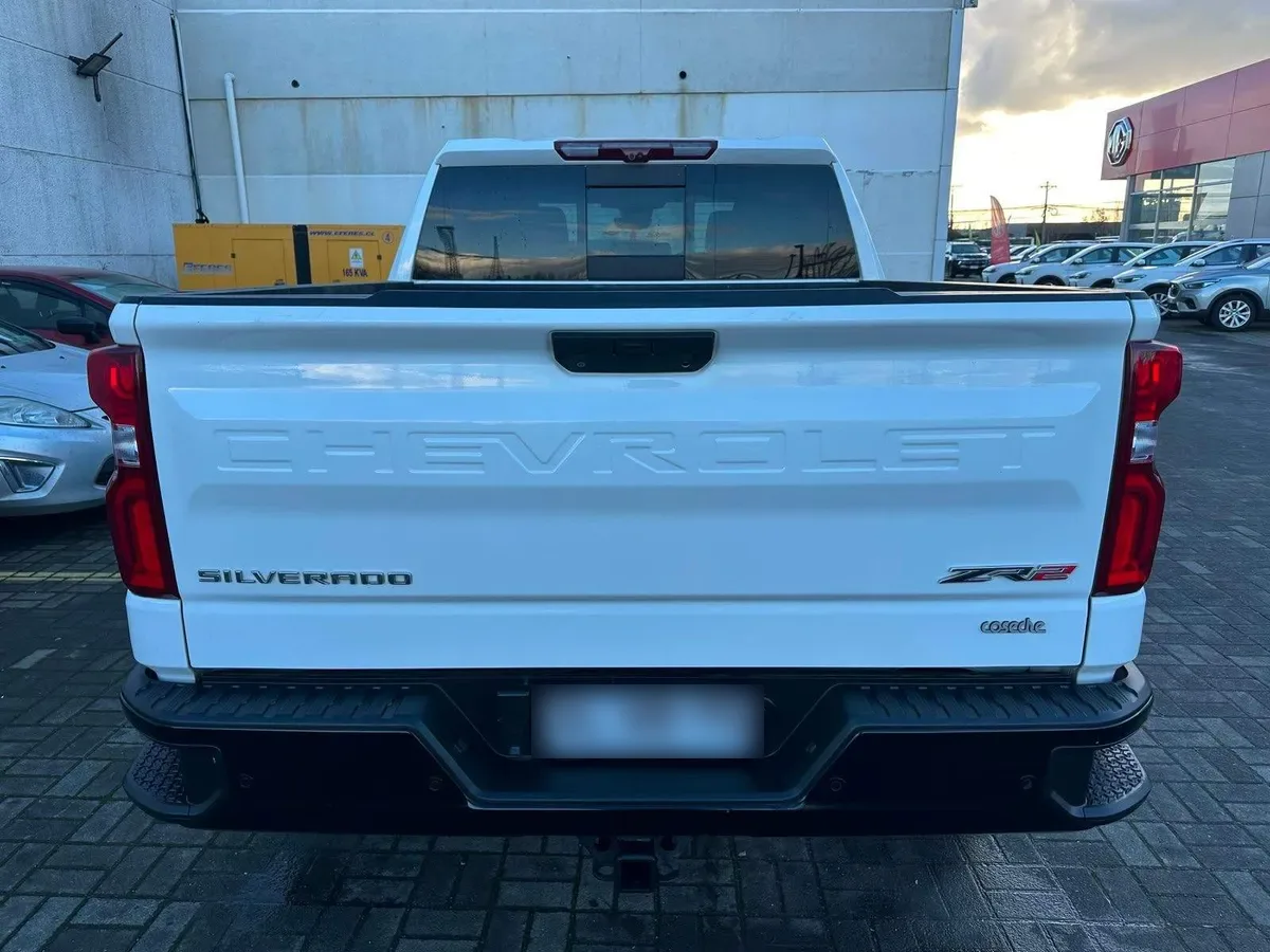 Chevrolet Silverado 6.2 Zr2 4x4 At 4p año 2023