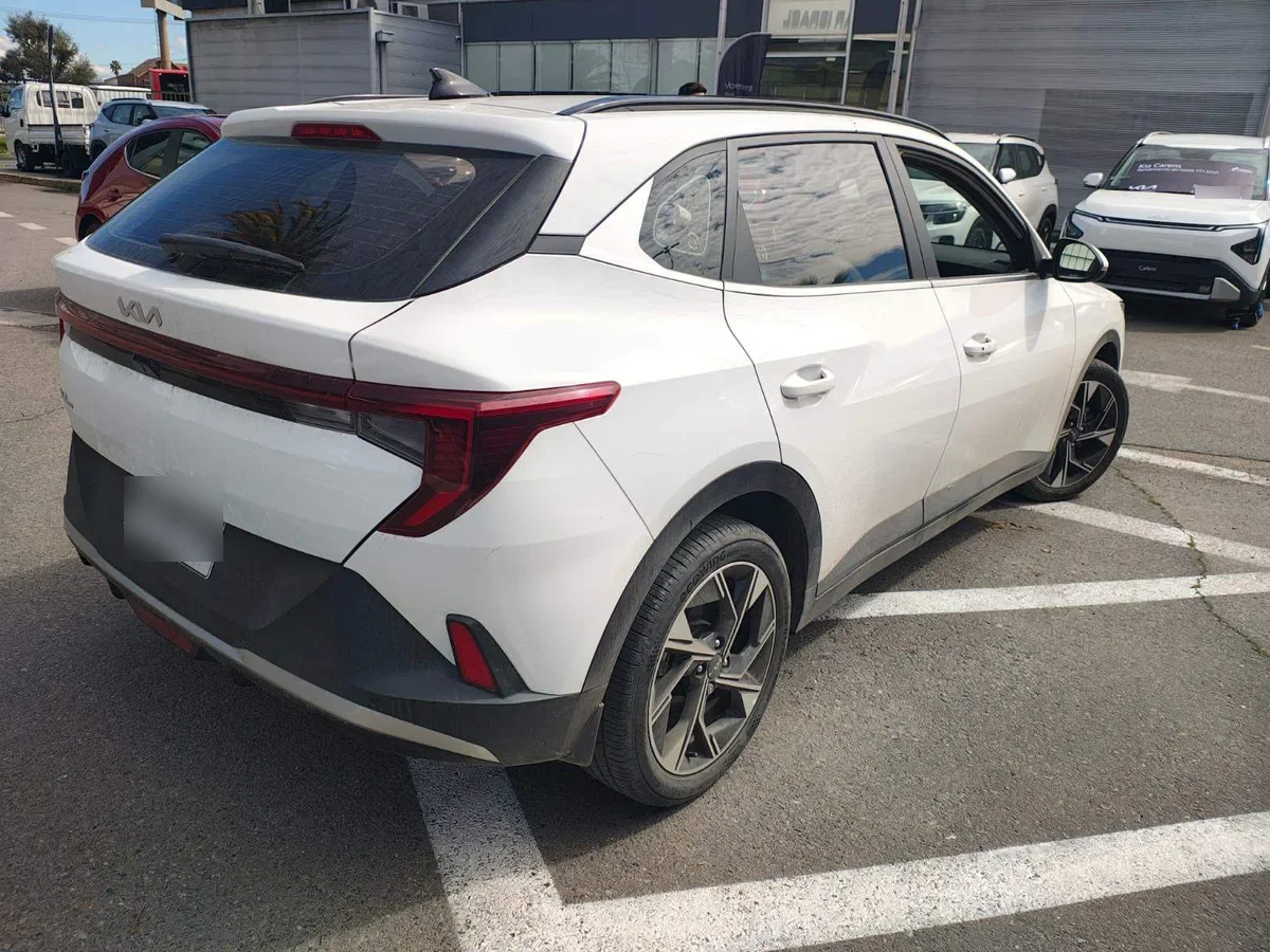 Kia K3 Cross 1.6 Ex Full 4x2 Mt 5p año 2024