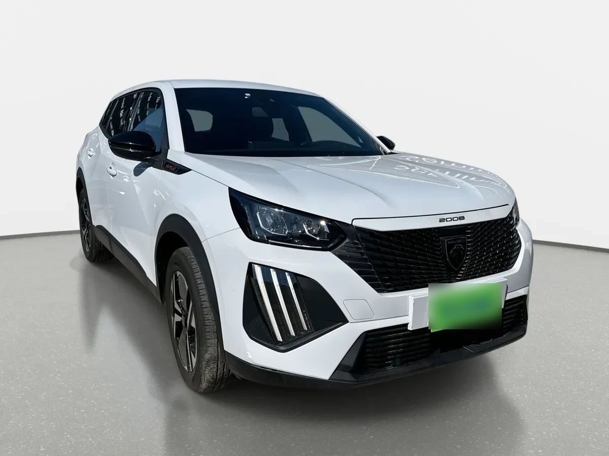 Peugeot 2008 1.2 Active Pack Puretech 130hp 4x2 Mt 5p año 2025