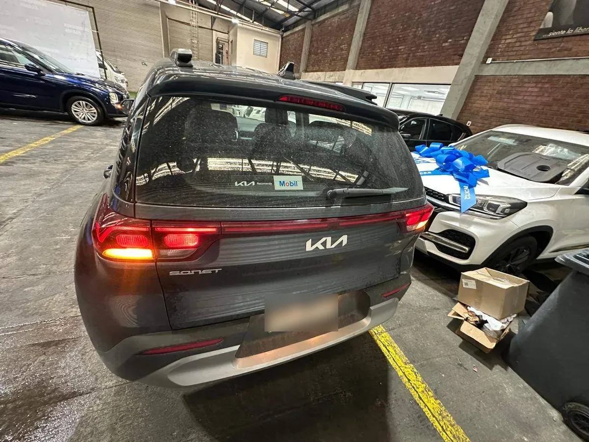 Kia Sonet 1.5 Ex 4x2 6mt 5p año 2022