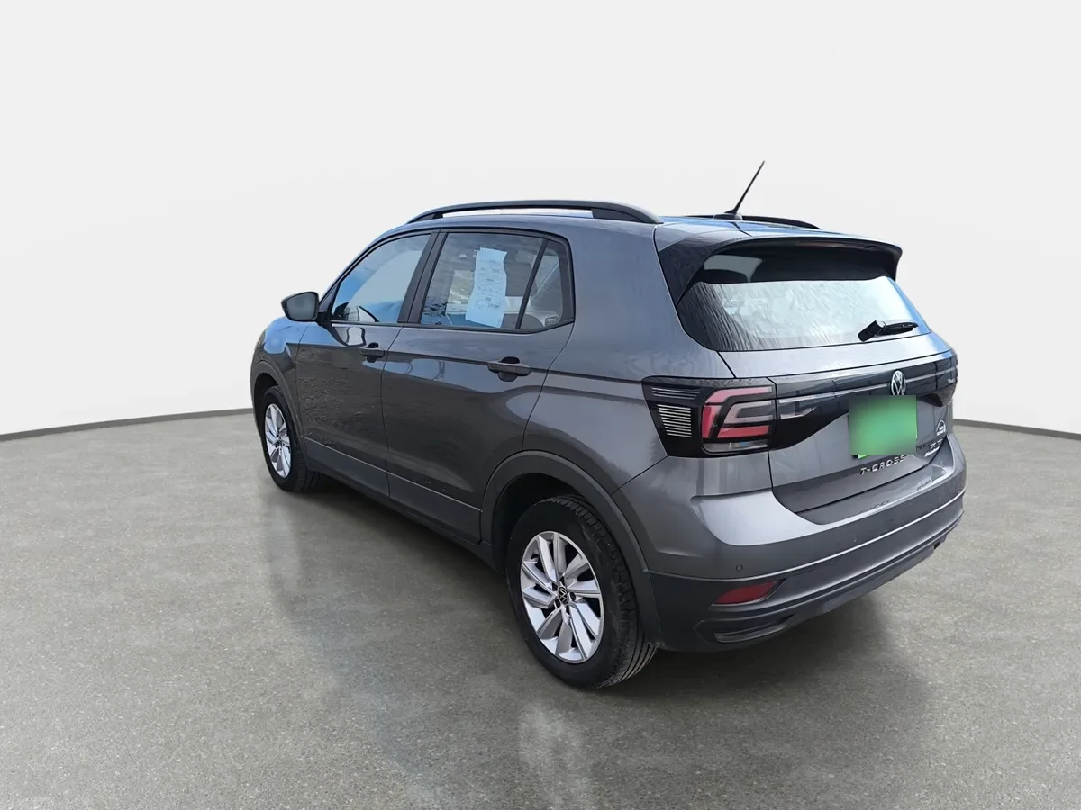 Volkswagen T-Cross 1.0 Tsi Trendline 4x2 Mt5 5p año 2023