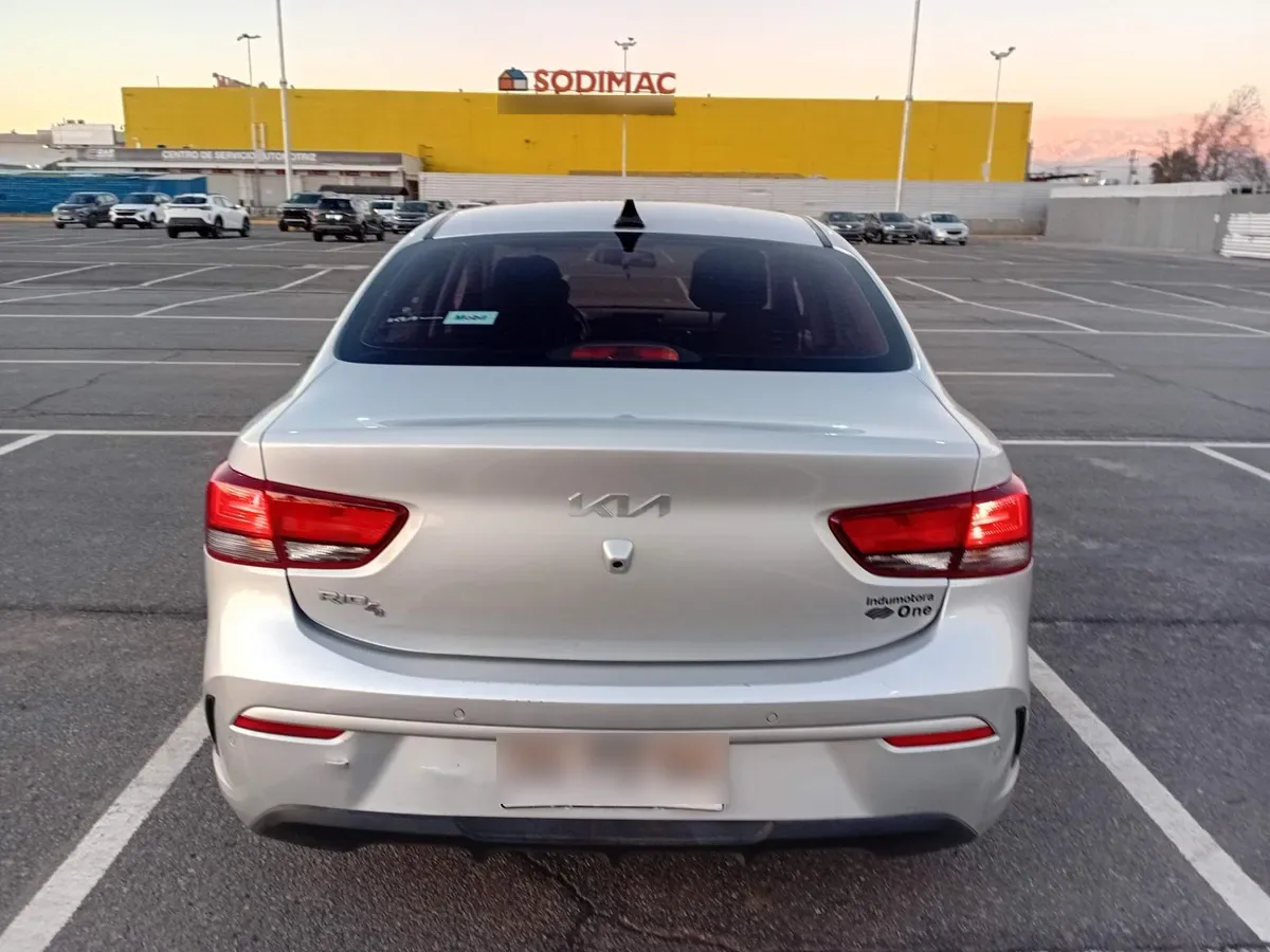 Kia Rio4 1.4 Lx 4x2 Ac Dab 6mt 4p año 2023