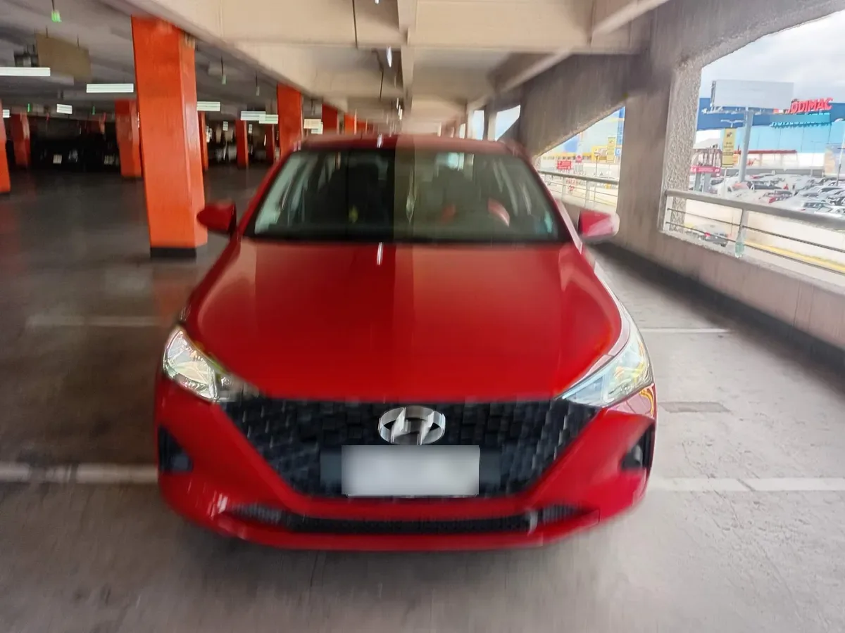 Hyundai Accent 1.4 Hci Plus 4x2 Mt 4p año 2022
