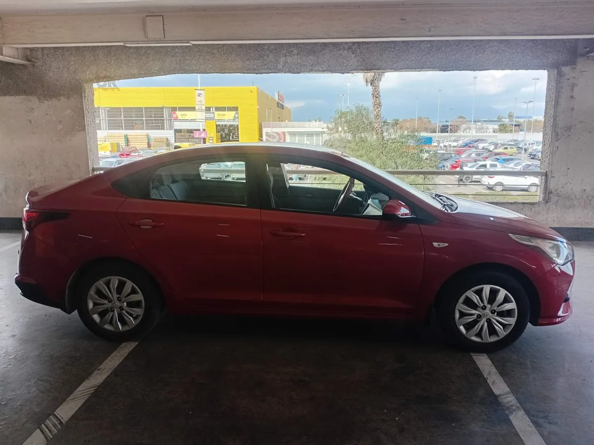 Hyundai Accent 1.4 Hci Plus 4x2 Mt 4p año 2022