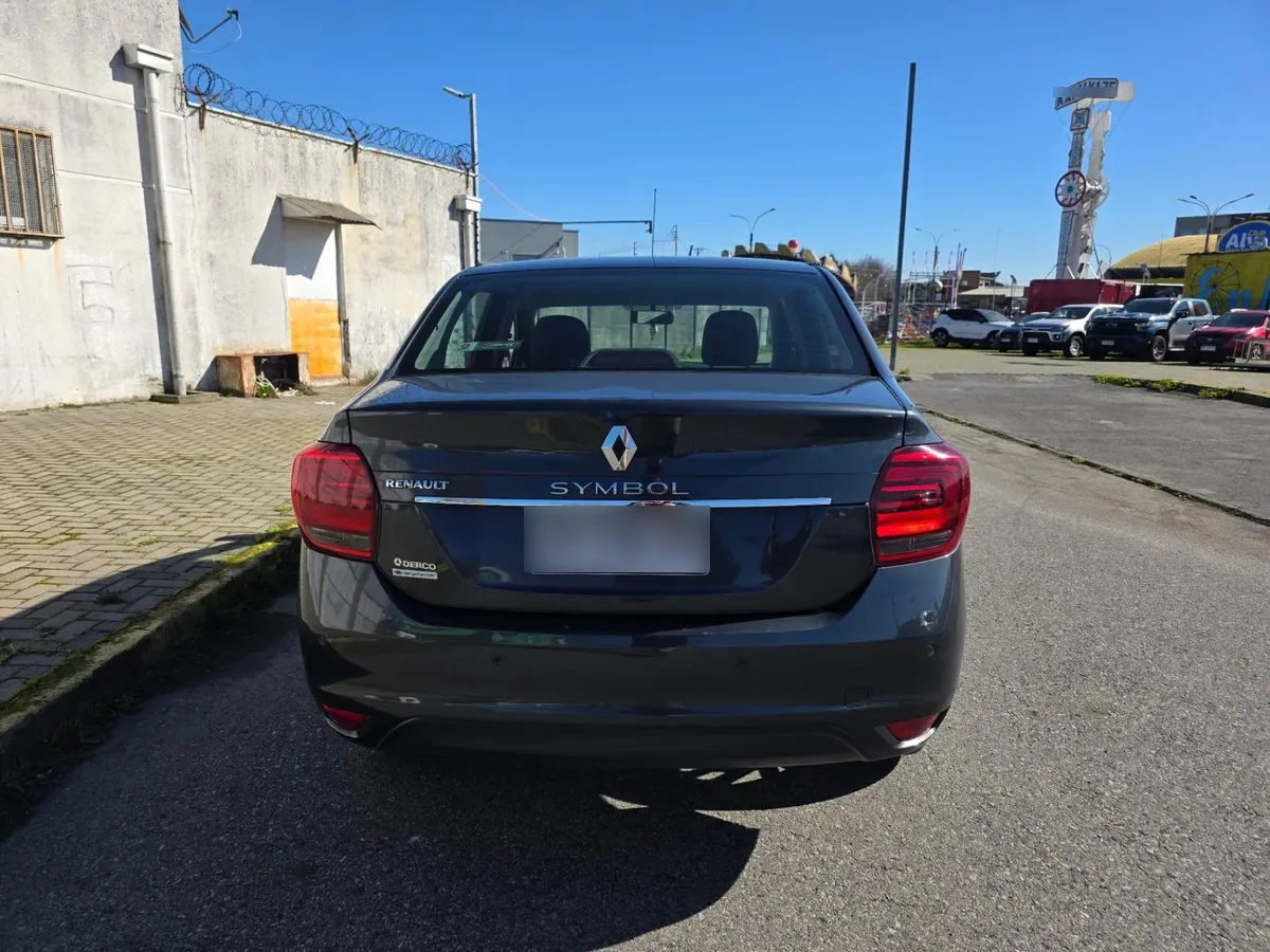 Renault Symbol 1.6 Intens 4x2 Mt 4p año 2017