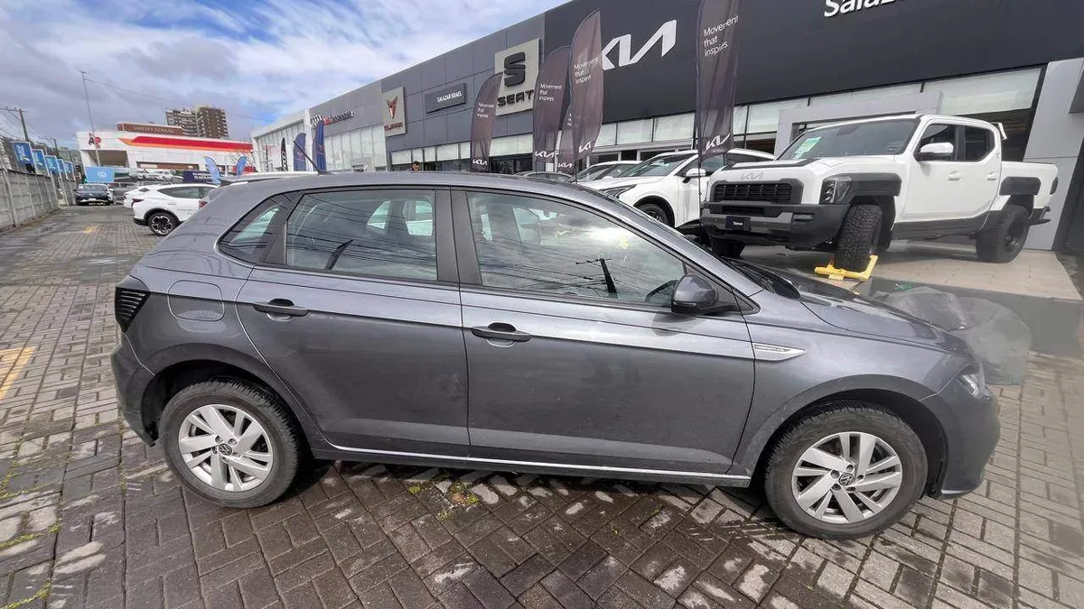 Volkswagen Polo 1.0 Comfortline 4x2 At6 5p año 2024