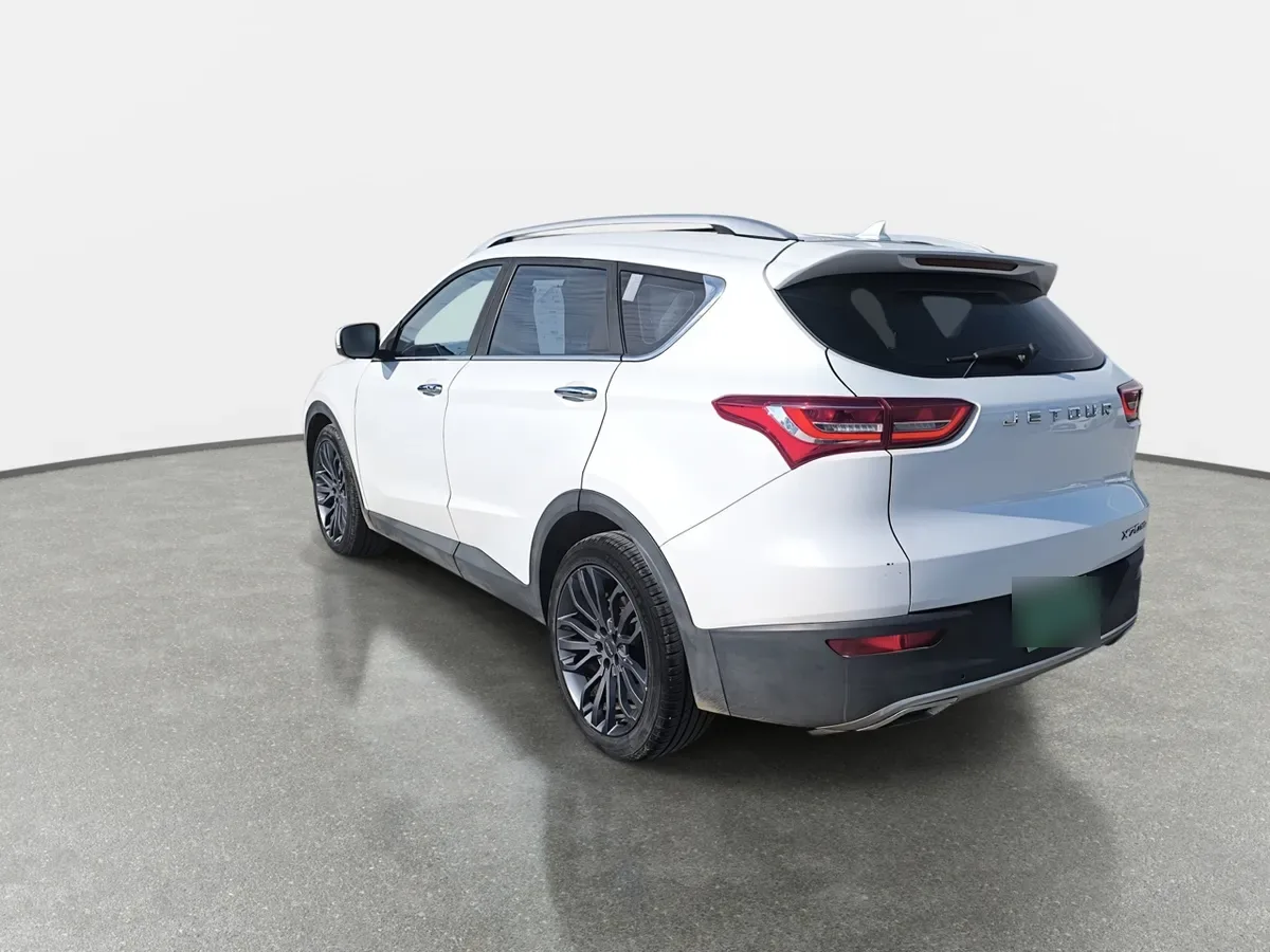 Jetour X70 1.5t Lux 4x2 At 5p año 2024