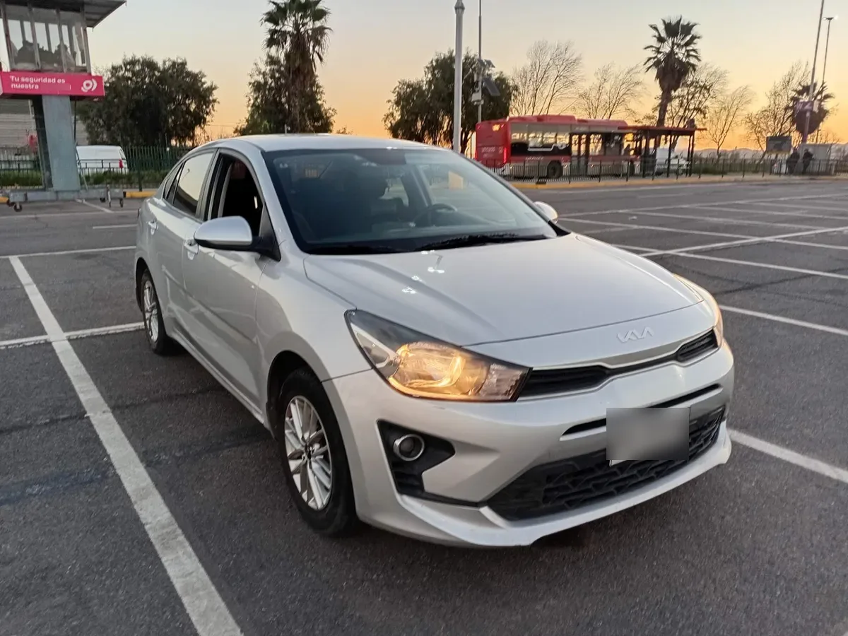 Kia Rio4 1.4 Lx 4x2 Ac Dab 6mt 4p año 2023