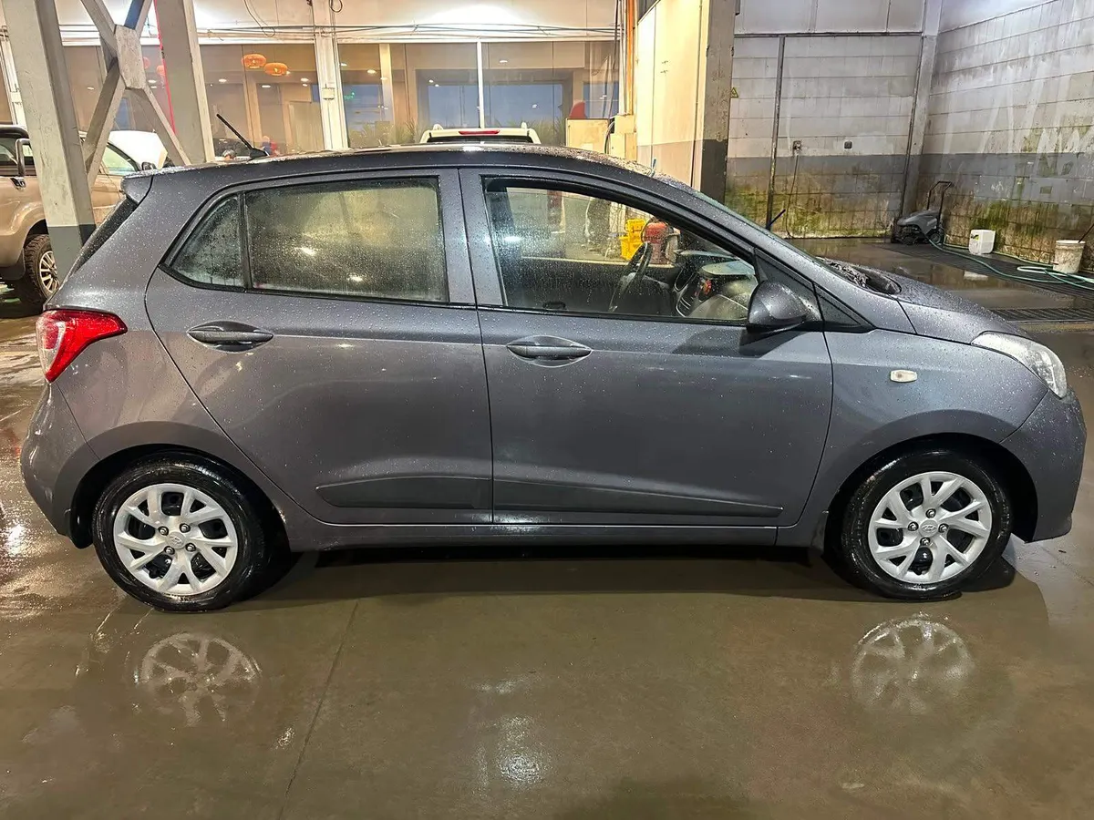 Hyundai Grand I10 1.2 Gls 4x2 Hb Ac 2ab Abs Mt 5p año 2020