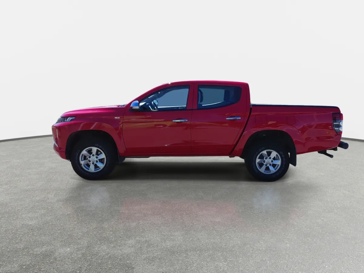 Mitsubishi L200 2.2 Katana Crt Diesel Dob. Cab. 4x4 Mt 4p año 2024