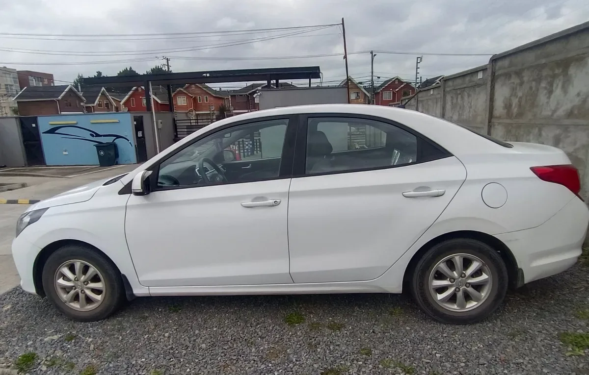 HYUNDAI VERNA 1.4 Cb Black Mt año 2022