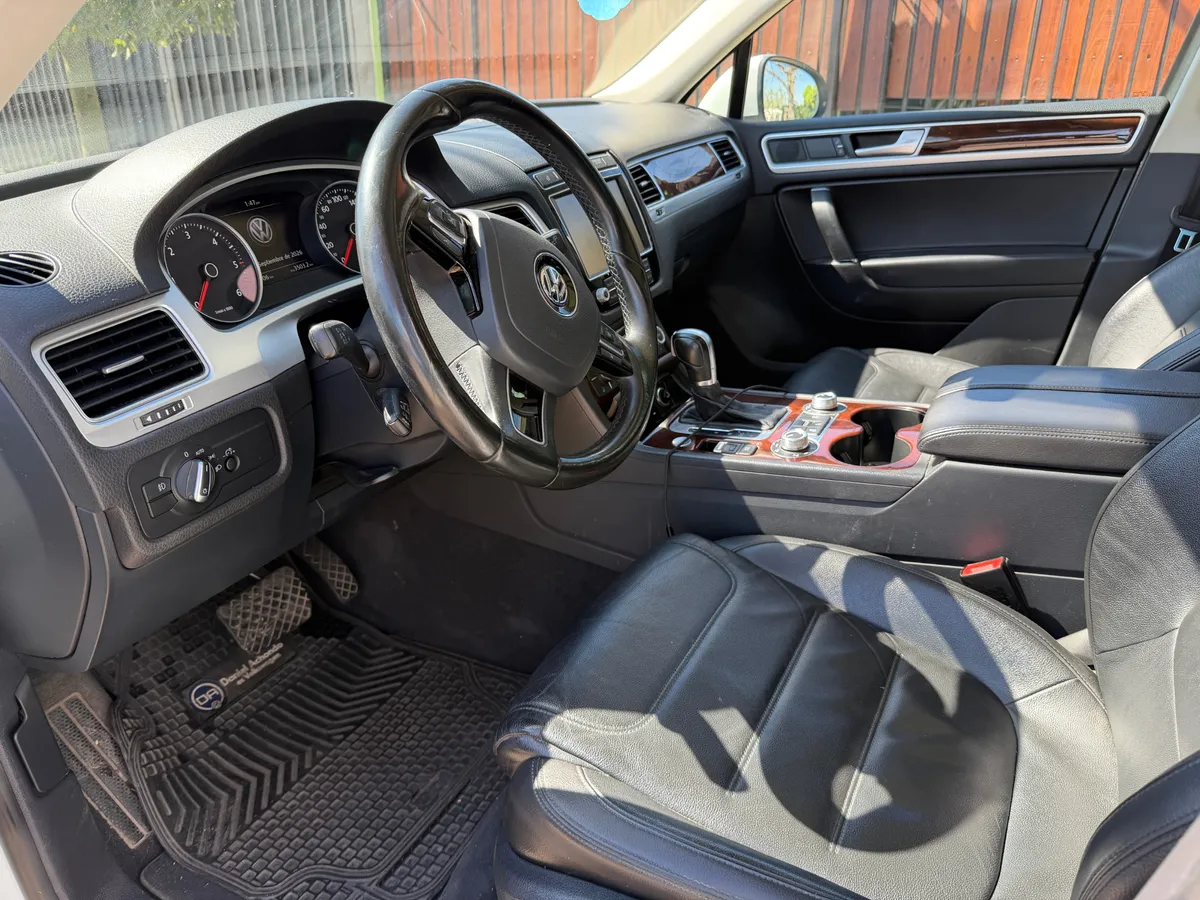 VOLKSWAGEN TOUAREG 3.0 V6 Tdi Nav At Diesel año 2017