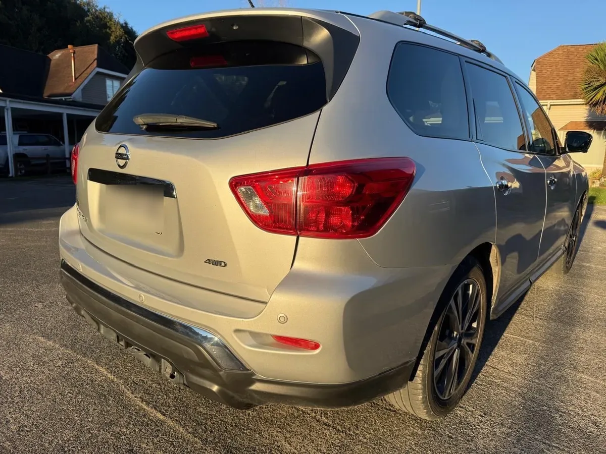 NISSAN PATHFINDER 3.5 At Exclusive Cvt 4x4 año 2017