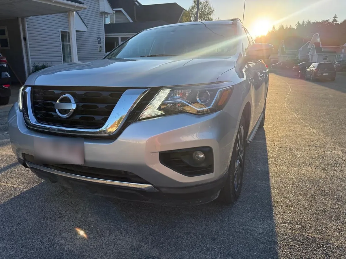 NISSAN PATHFINDER 3.5 At Exclusive Cvt 4x4 año 2017