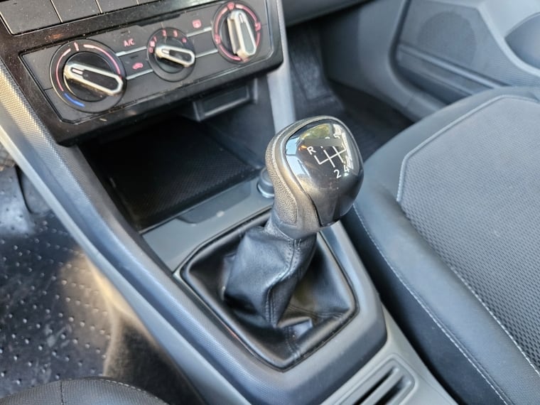 Volkswagen T-Cross Confortline Mt año 2021