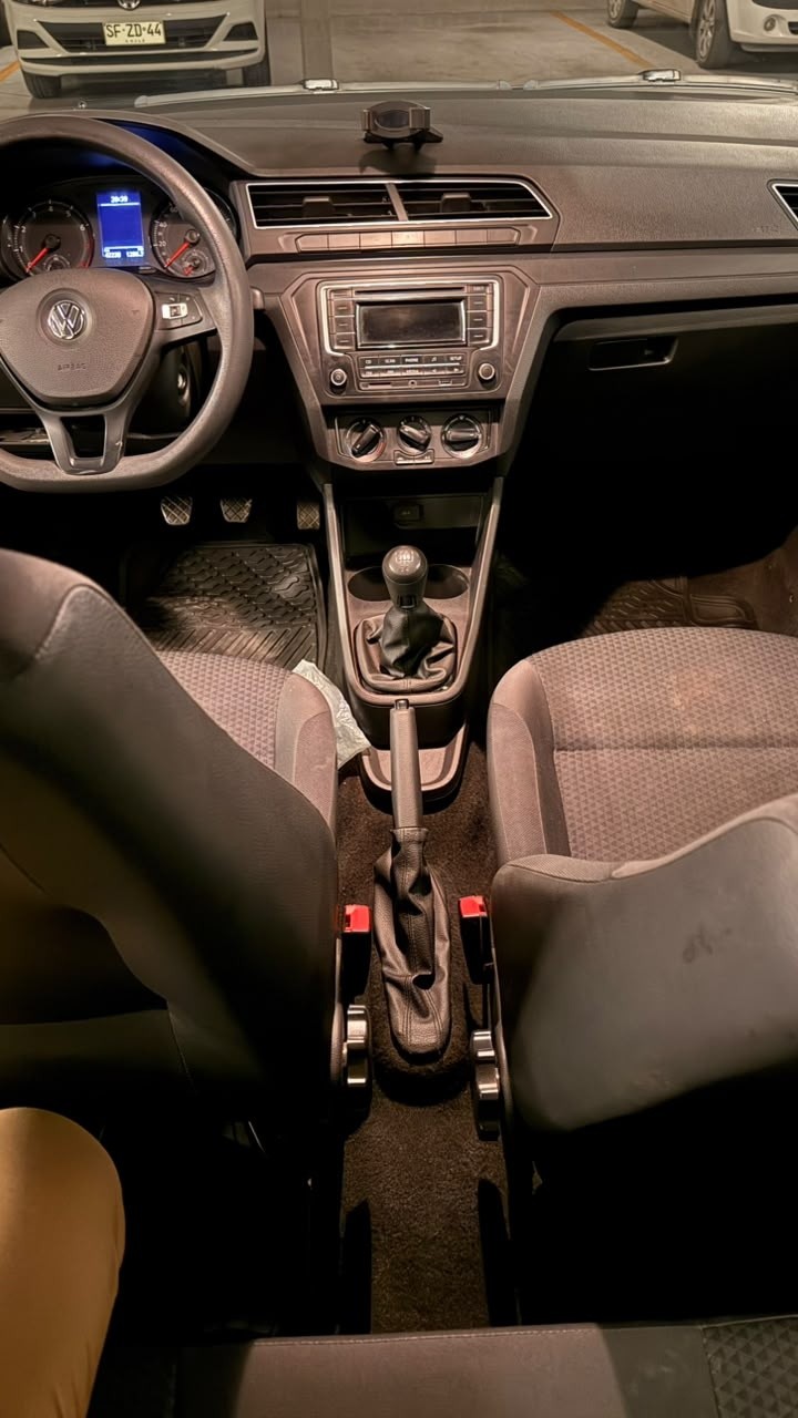 VOLKSWAGEN VOYAGE 1.6 Highline Mt año 2022