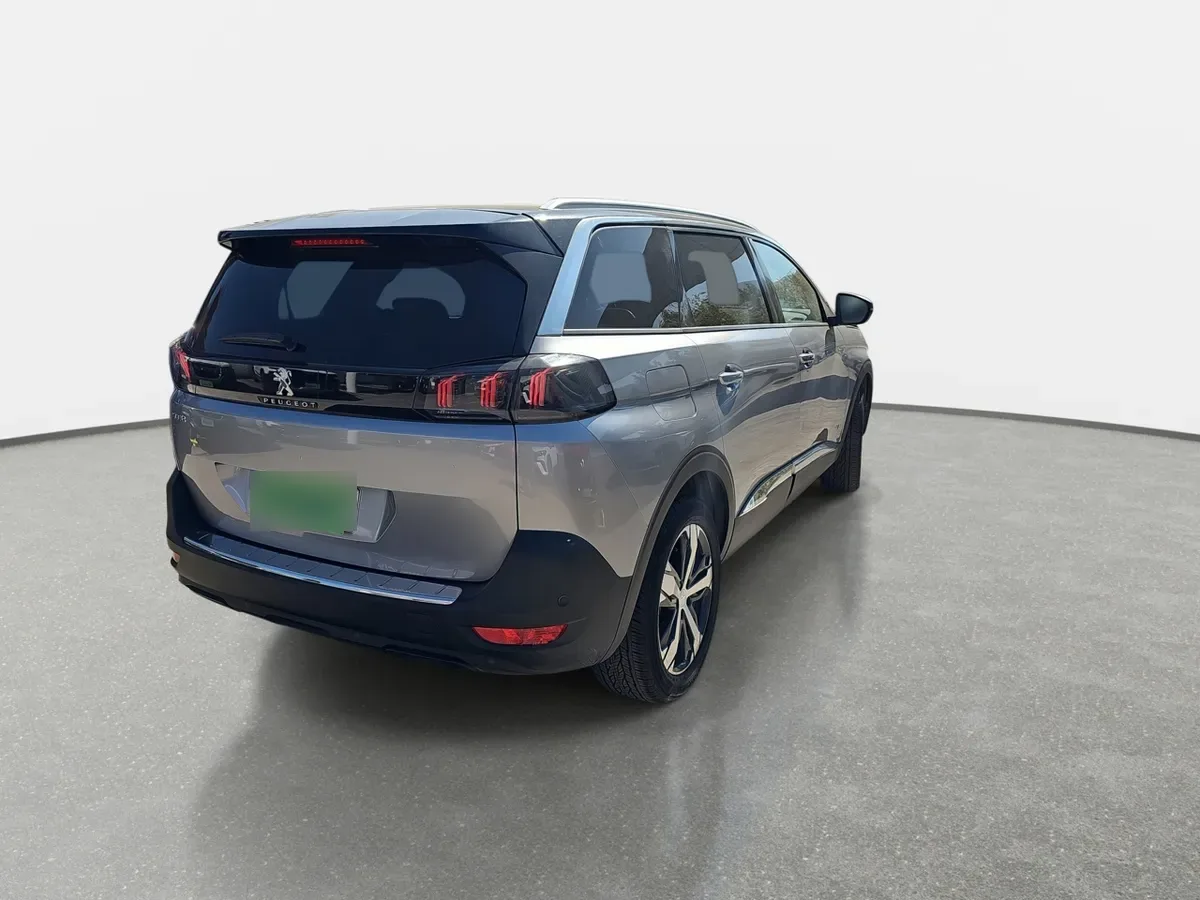Peugeot 5008 1.5 Allure Pack Bluehdi 130 4x2 Eat8 5p año 2025