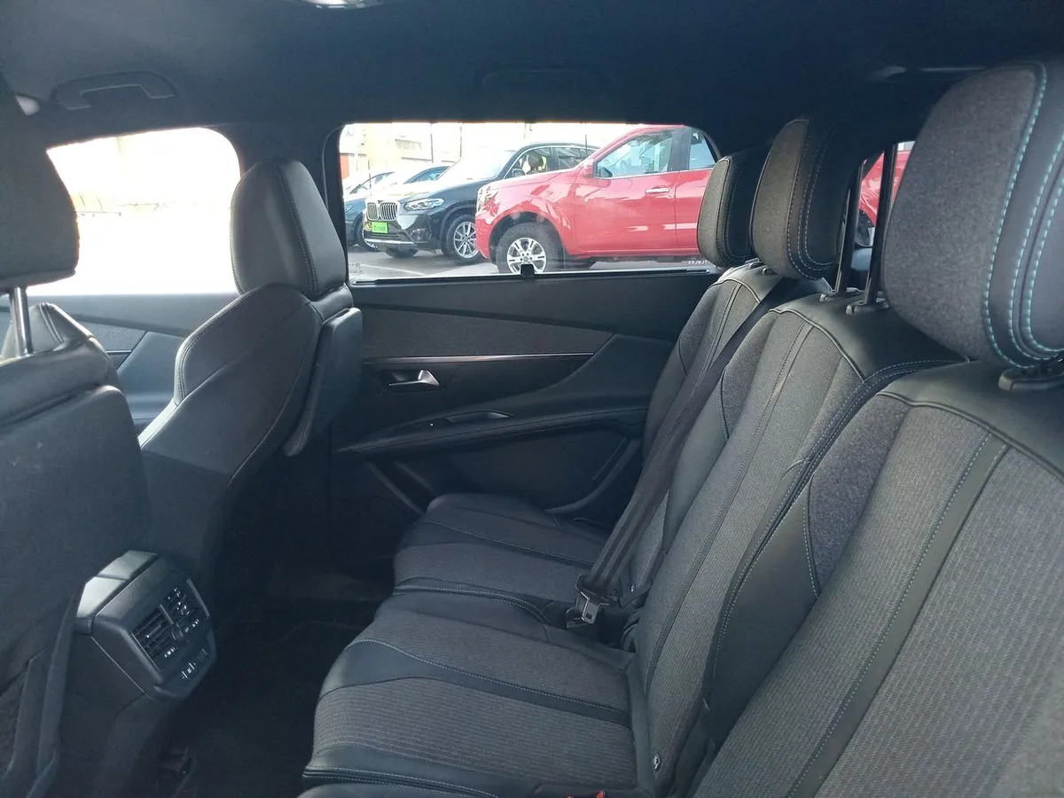 Peugeot 5008 1.5 Allure Pack Bluehdi 130 4x2 Eat8 5p año 2024