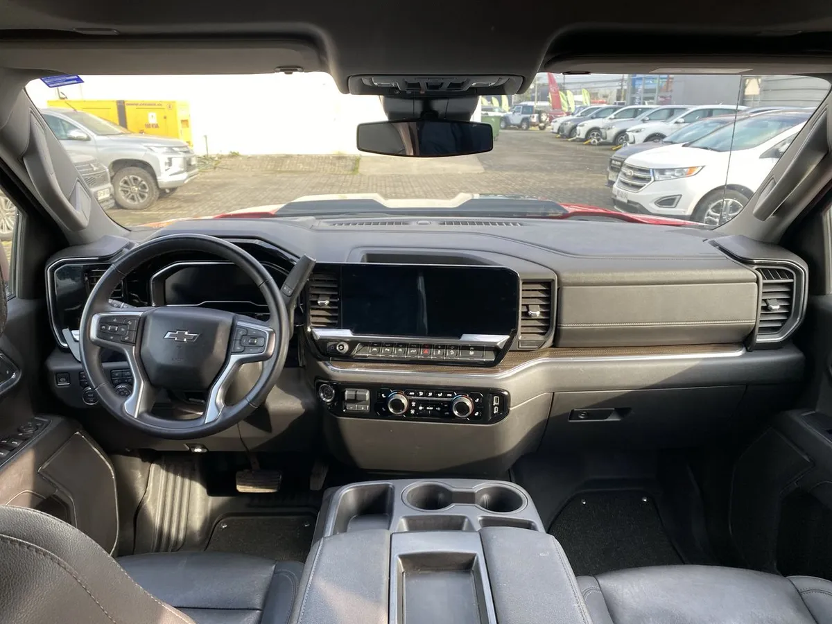 Chevrolet Silverado 5.3 Lt R Trail Boss Z71 4x4 At 4p año 2024