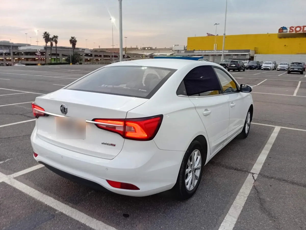 MG 5 1.5 Com 4x2 Mt 4p año 2025