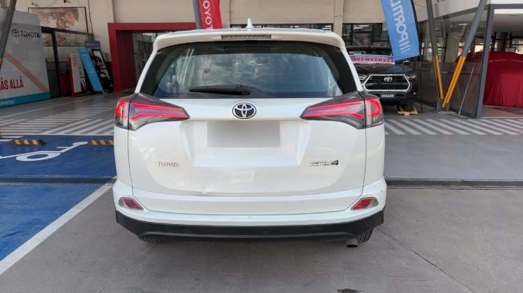 Toyota Rav 4 2.0 Adventure 4x2 Lujo Cvt At 5p año 2019