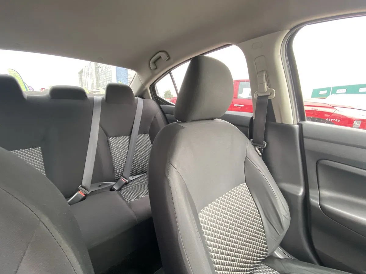 Nissan Versa 1.6 Sense 4x2 Mt 4p año 2023