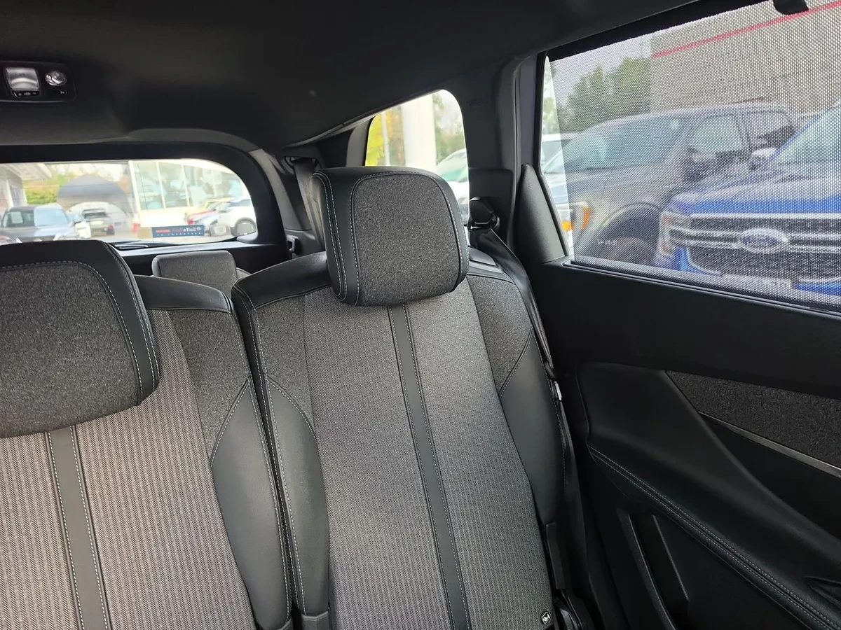 Peugeot 5008 1.5 Allure Pack Bluehdi 130 4x2 Eat8 5p año 2024