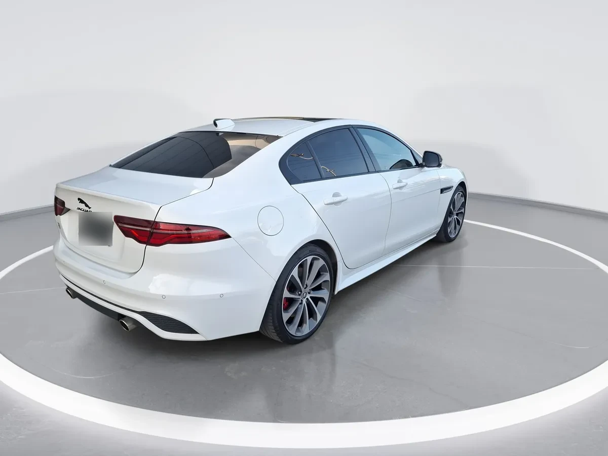 Jaguar Xe 2.0 R Dynamic 4x2 At año 2025