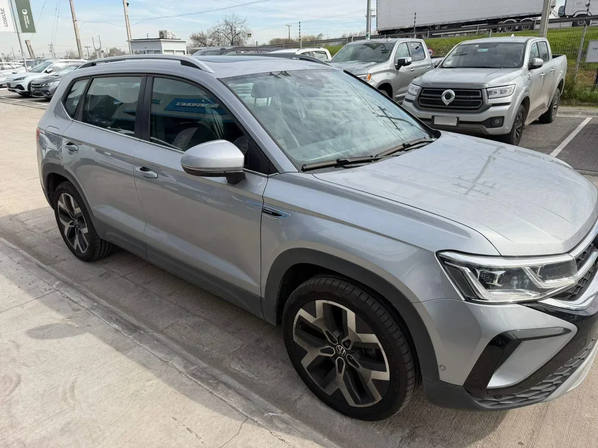 Volkswagen Taos 1.4 Tsi Highline 4x2 At 5p año 2025