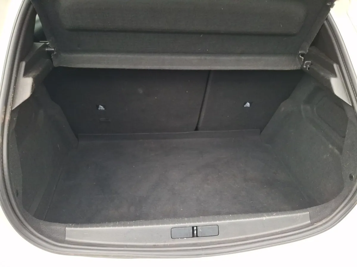 Peugeot 208 1.2 Puretech Allure Pack 130 4x2 Eat8 5p año 2024