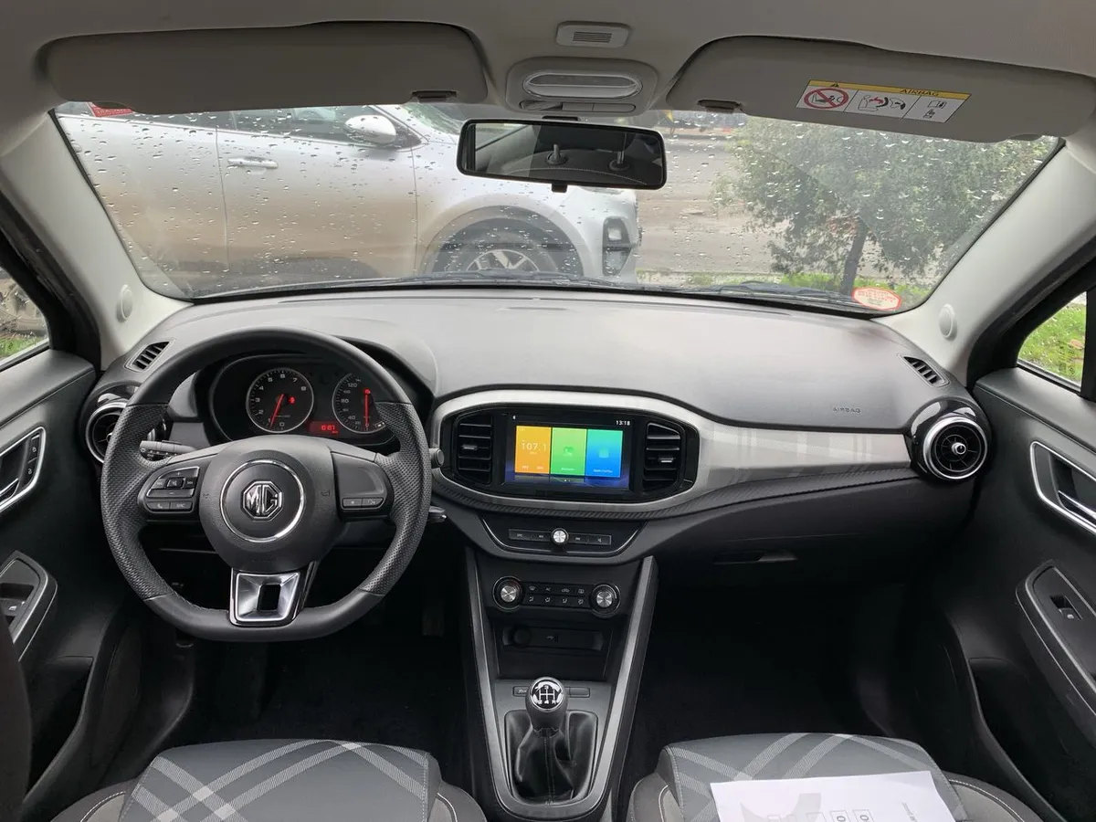 MG Mg 3 1.5 Com 2wd Hb Mt 5p año 2026