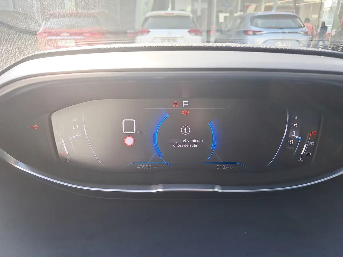 Peugeot 5008 1.5 Allure Pack Bluehdi 130 4x2 Eat8 5p año 2024