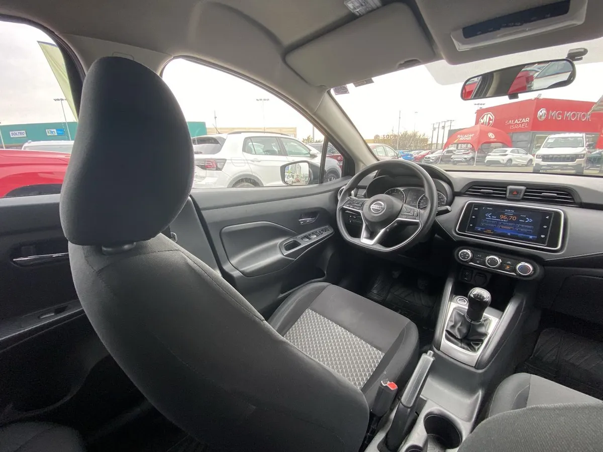 Nissan Versa 1.6 Sense 4x2 Mt 4p año 2023