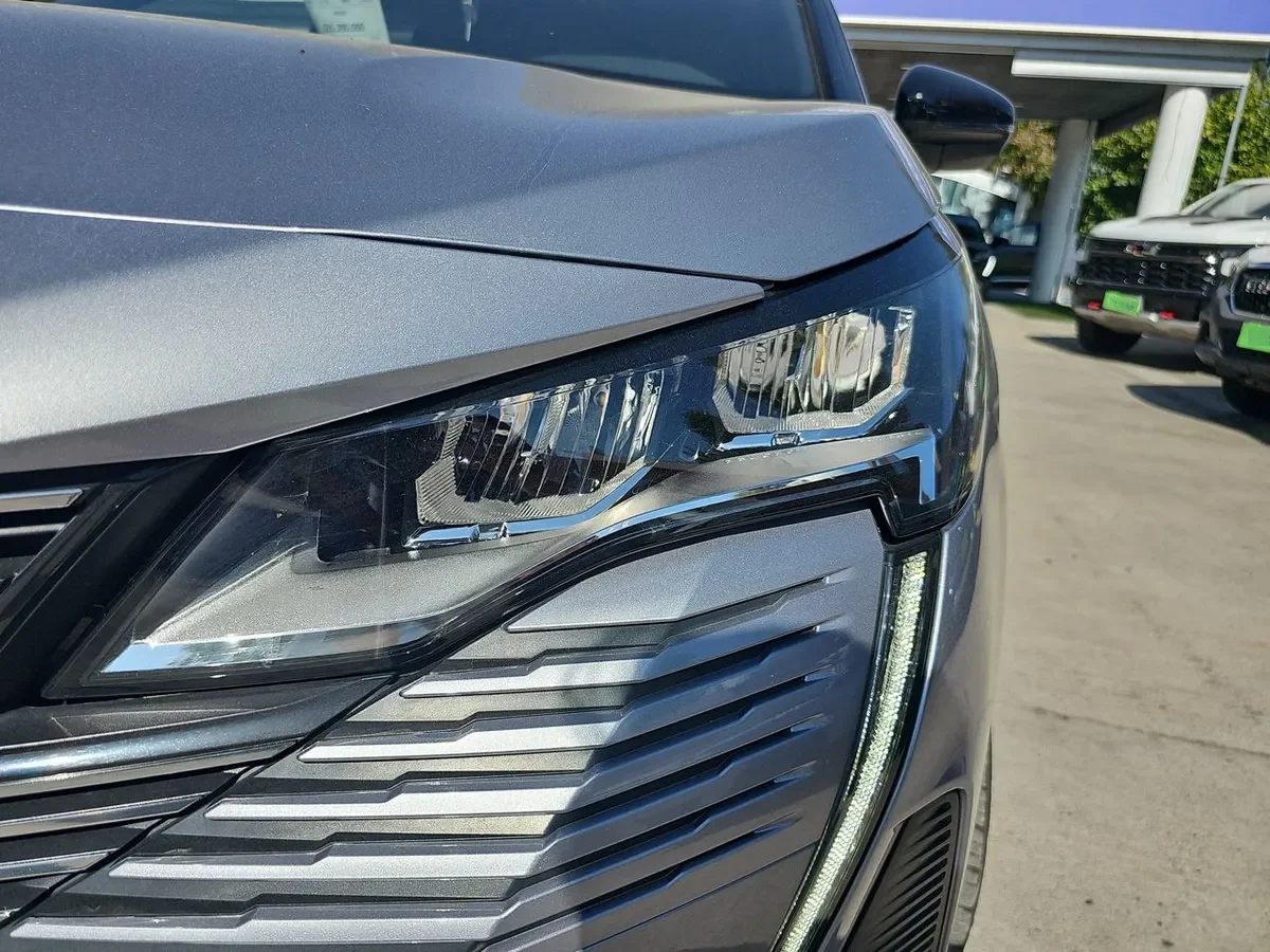 Peugeot 5008 1.5 Allure Pack Bluehdi 130 4x2 Eat8 5p año 2025