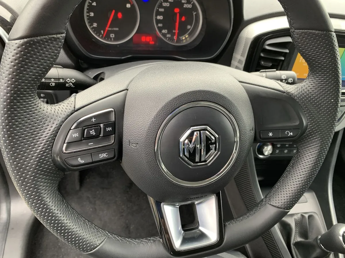 MG Mg 3 1.5 Com 2wd Hb Mt 5p año 2026