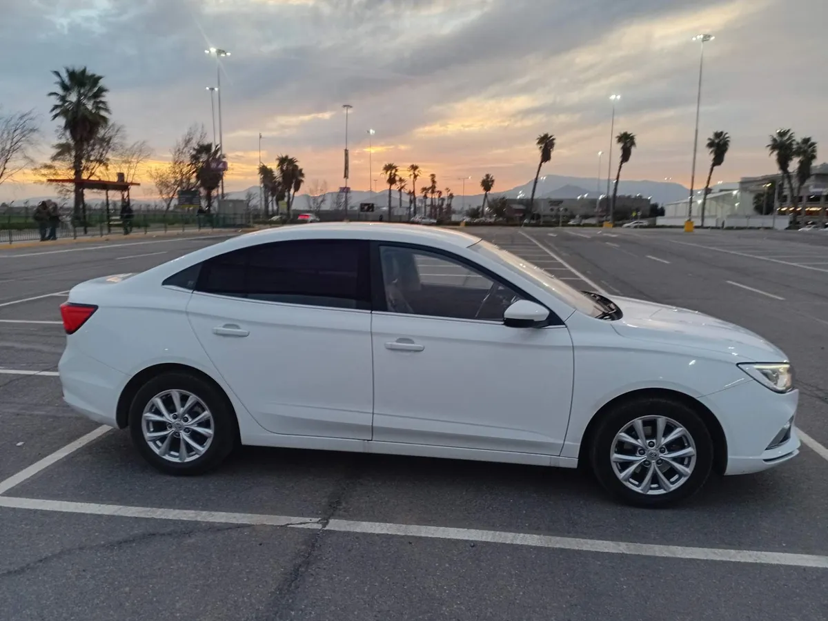 MG 5 1.5 Com 4x2 Mt 4p año 2025