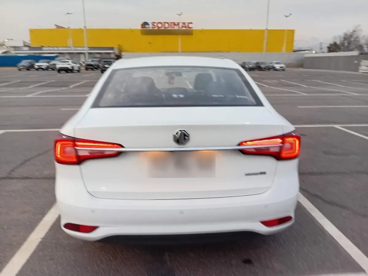 MG 5 1.5 Com 4x2 Mt 4p año 2025